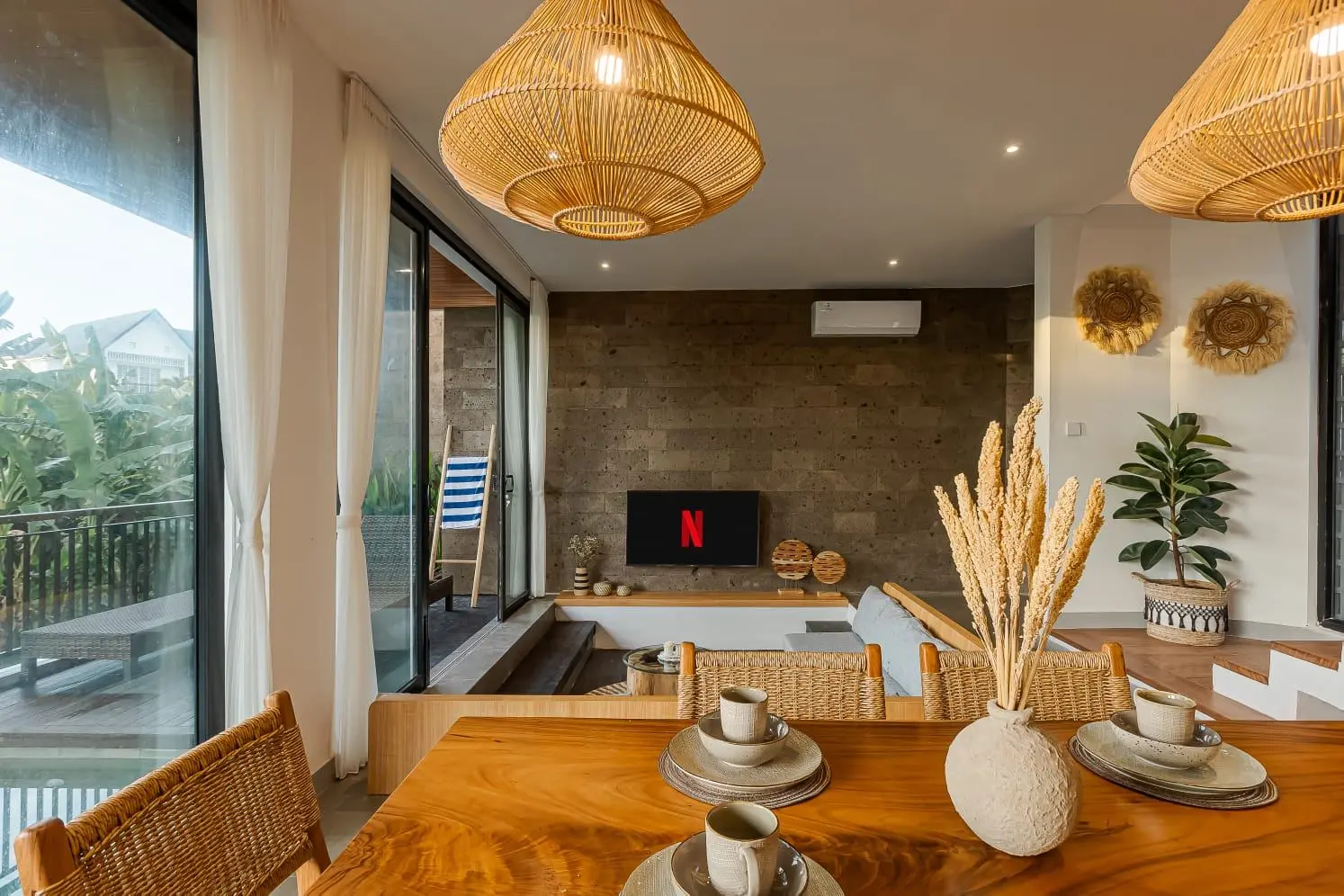 4BR Tropical Villa with Amazing View in Canggu — image 2