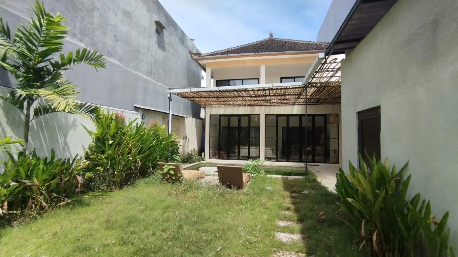 Renovation Needed: 4BR Villa for Sublease in Seminyak
