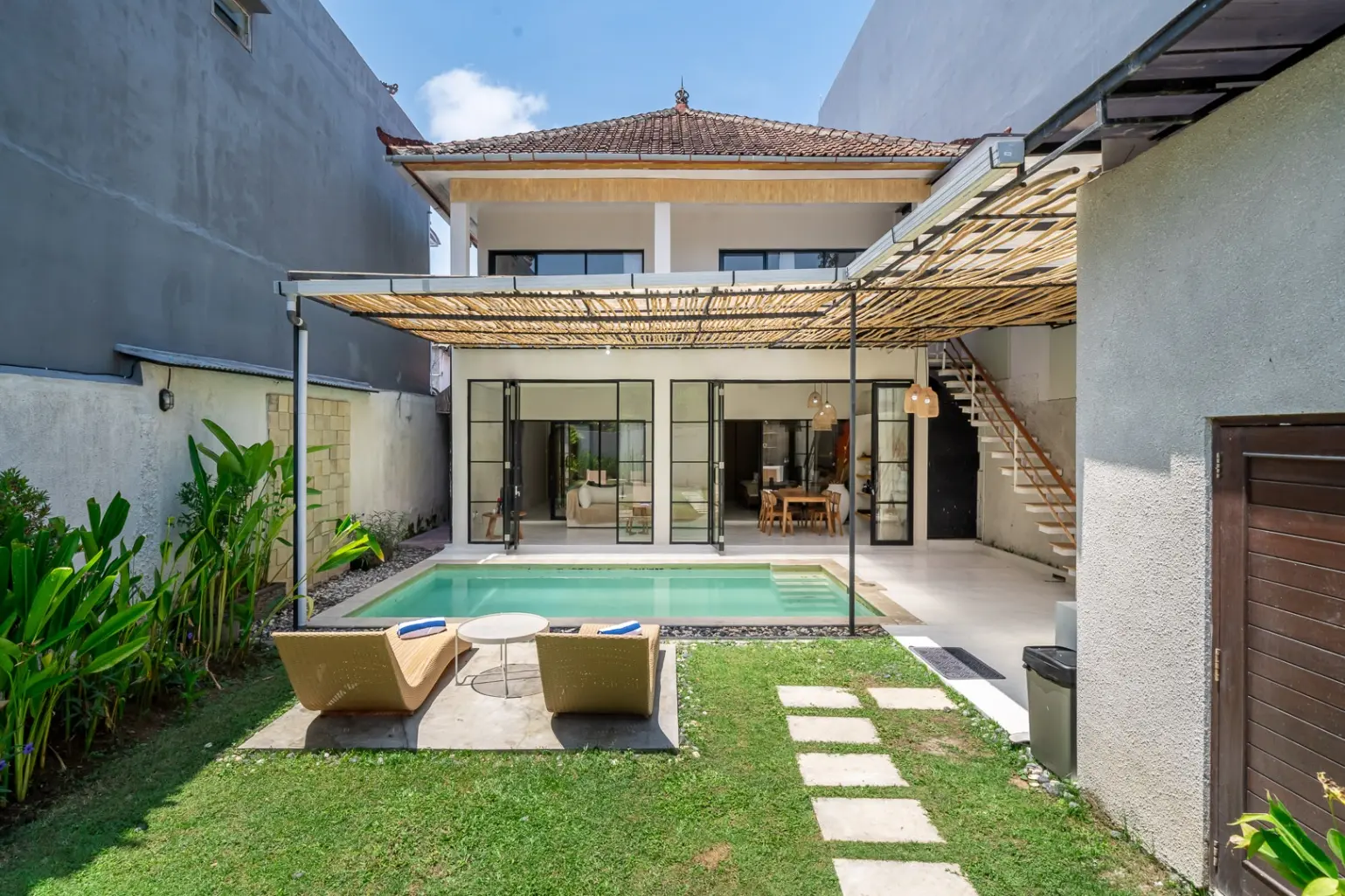 Renovation Needed: 4BR Villa for Sublease in Seminyak — image 1