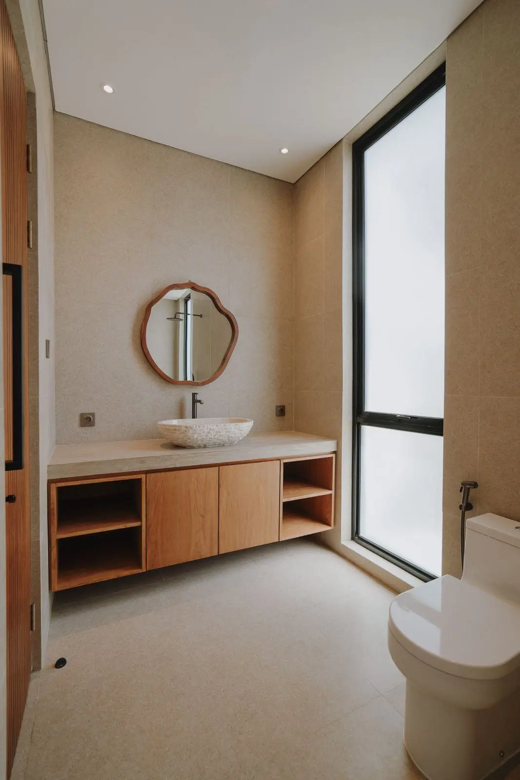 MODERN 3-BEDROOM VILLA FOR LEASEHOLD OR YEARLY RENT AT KEROBOKAN — image 4