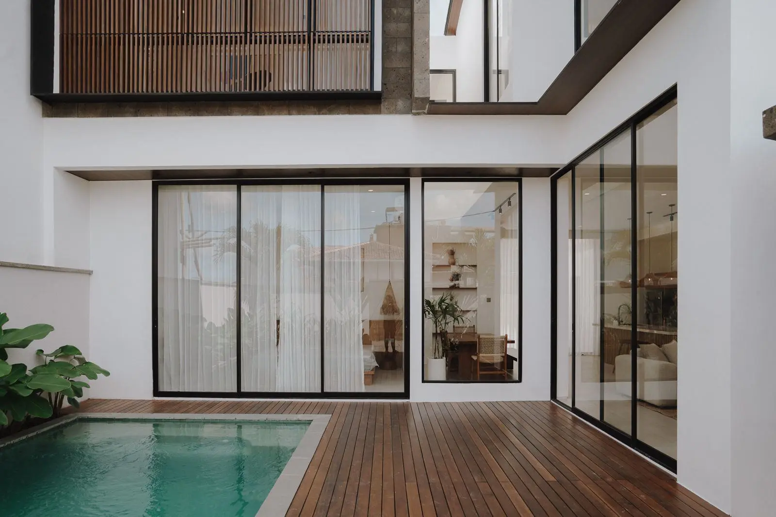 MODERN 3-BEDROOM VILLA FOR LEASEHOLD OR YEARLY RENT AT KEROBOKAN