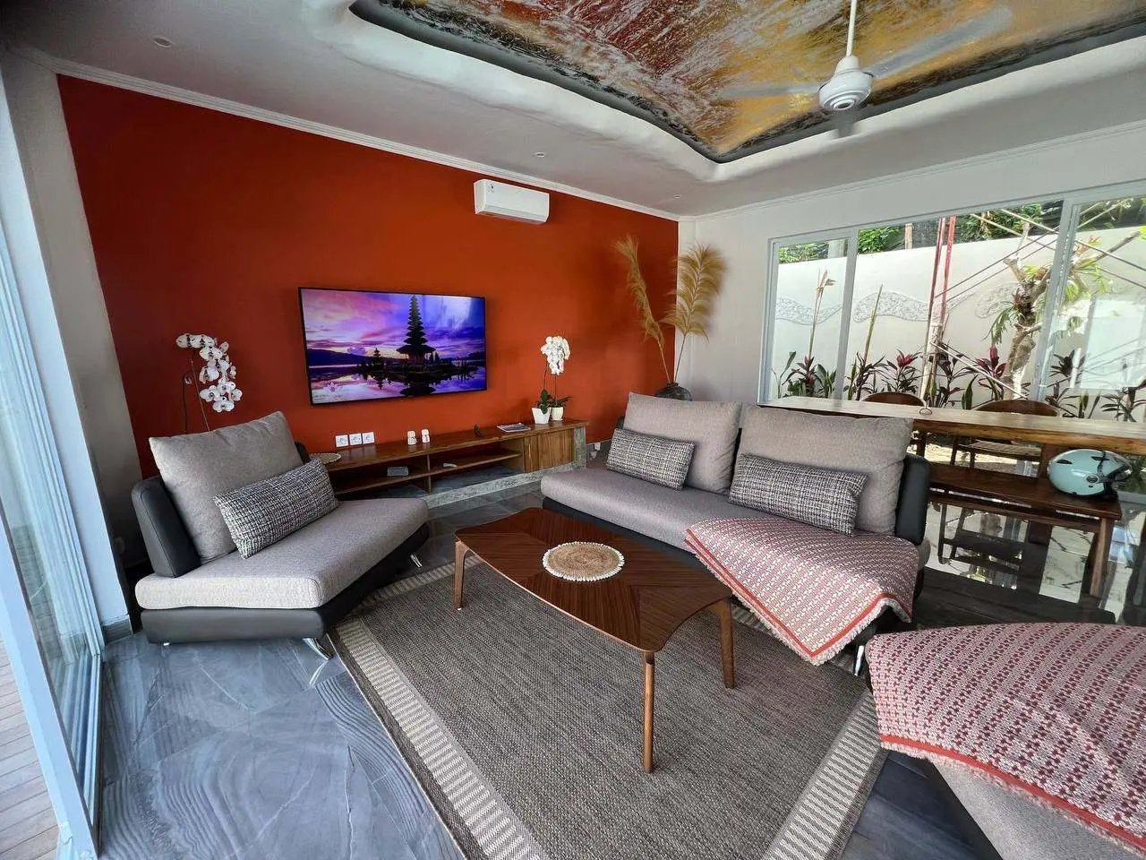 MODERN STYLED 3 BEDROOMS VILLA NESTLED IN THE HEART OF PADONAN CANGGU — image 4