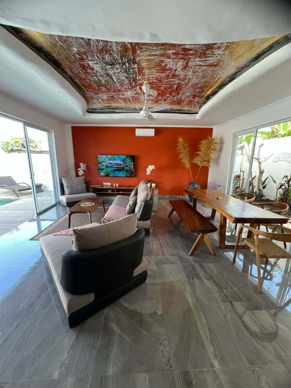 MODERN STYLED 3 BEDROOMS VILLA NESTLED IN THE HEART OF PADONAN CANGGU — image 3