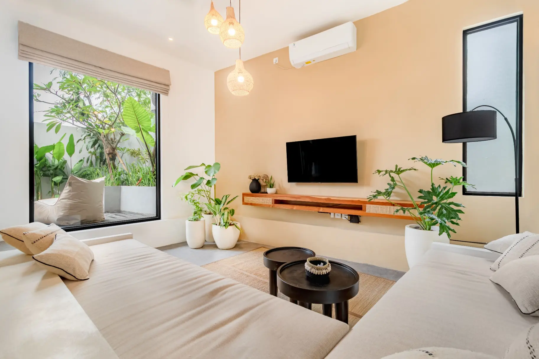 Cheap Villa Pererenan Beach 2 bedrooms — image 1