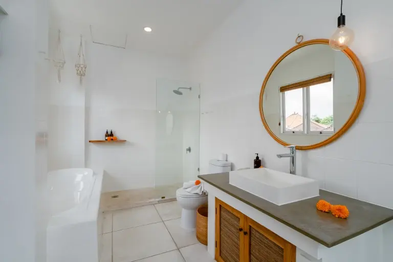 Stylish 3-Bedroom Villa in Central Canggu — image 3