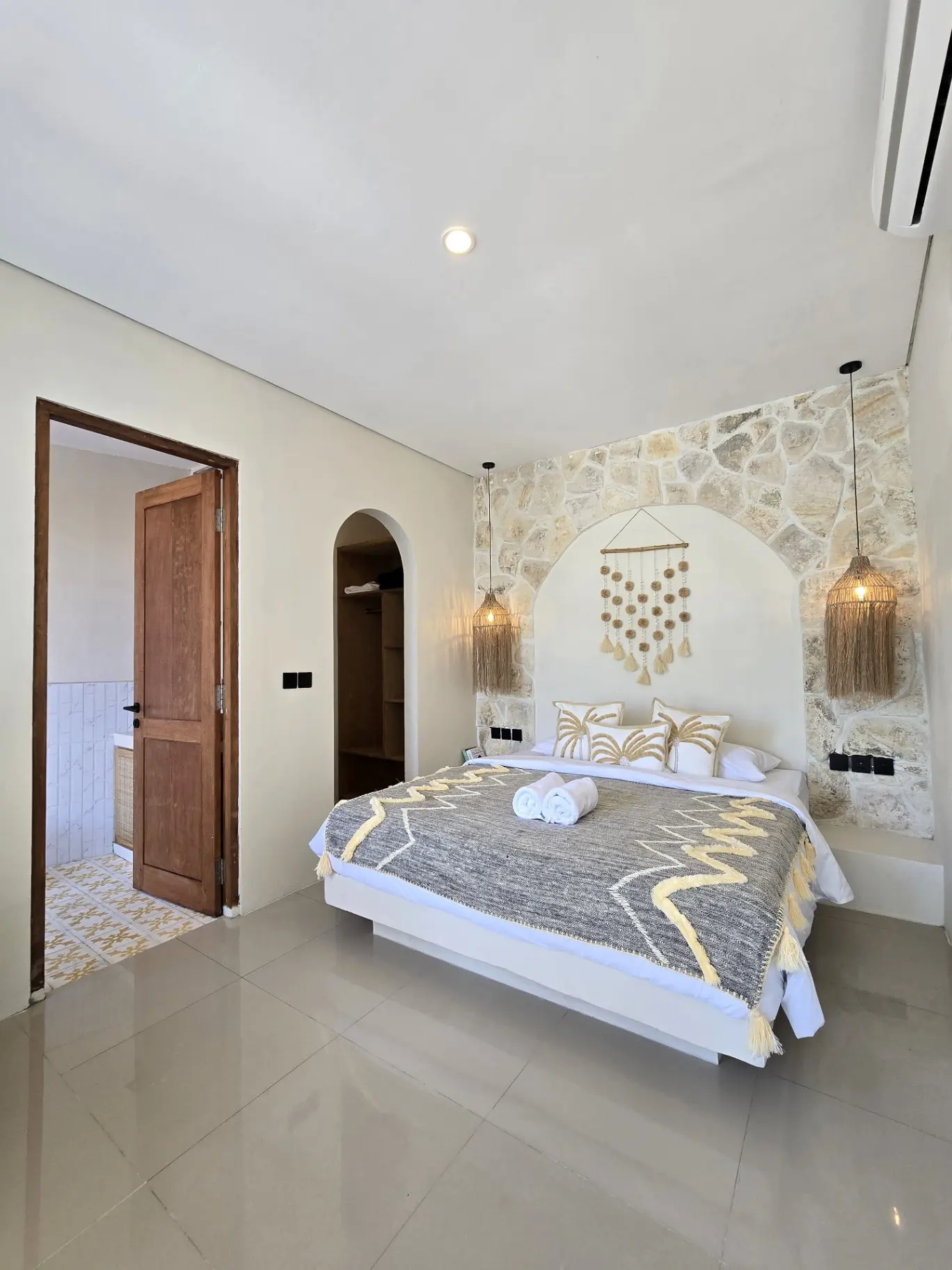 Uluwatu Luxury Loft Villa Private Pool 6 mins to beach — image 1