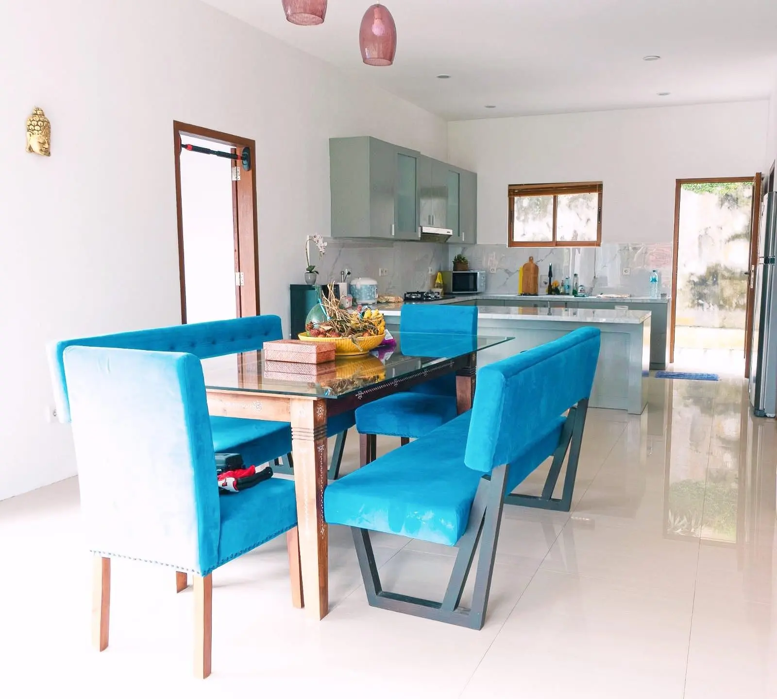 Experience luxury living in this beautifully renovated modern villa located in the serene Bukit area just minutes away from the pristine Nusa Dua Beach. — image 1