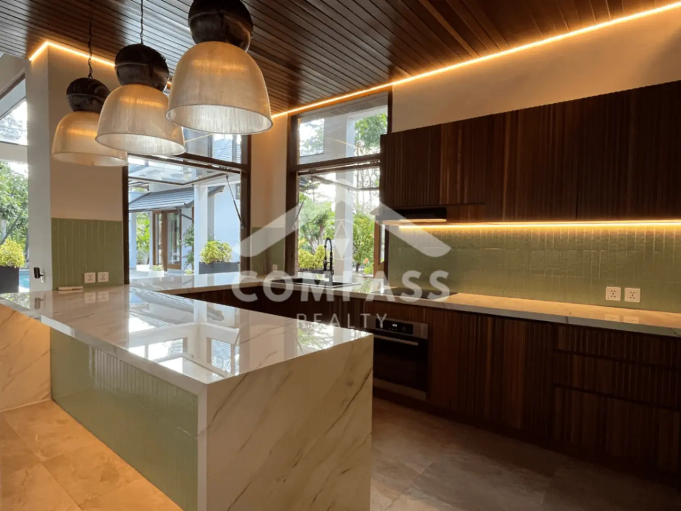 4BR Tropical Escape in Tumbak Bayuh — image 3
