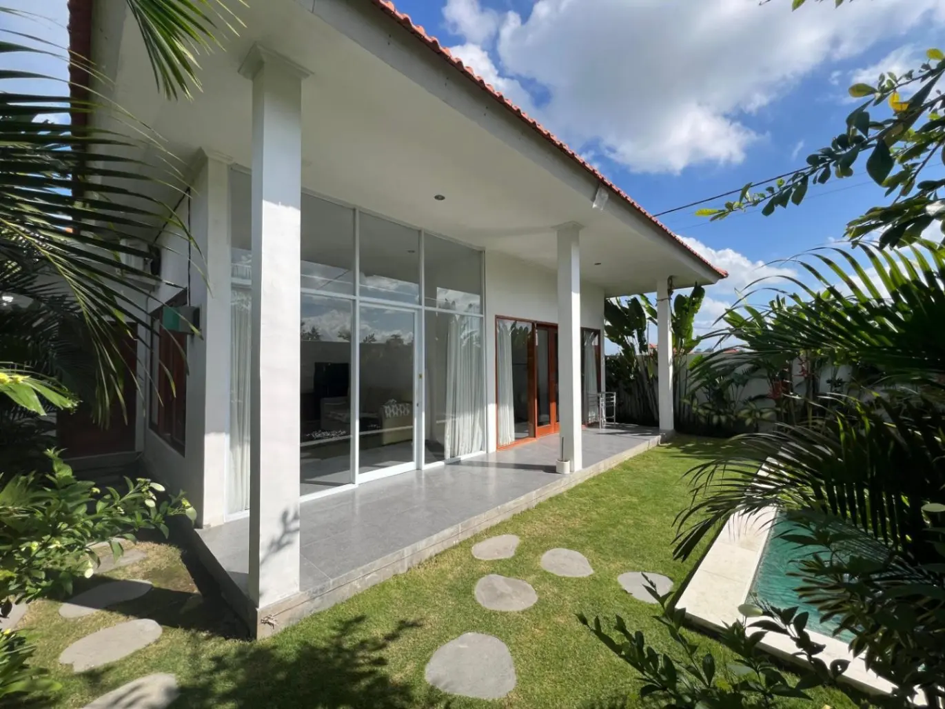 Private 1 bedroom beach villa in Seseg near Warung Pantai