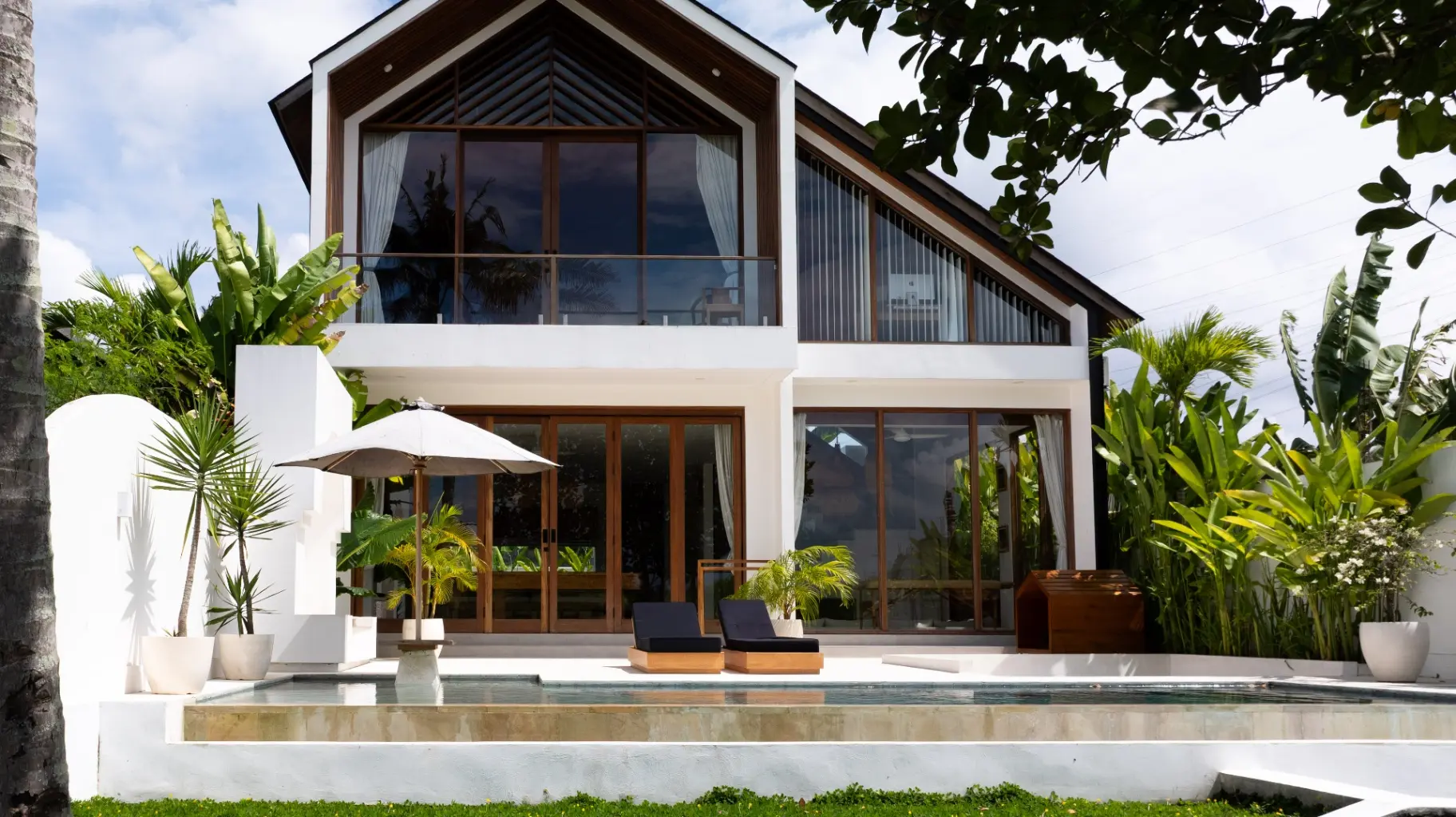 1-Bedroom Villa with Balcony Overlooking Rice Fields in Cepaka — image 2