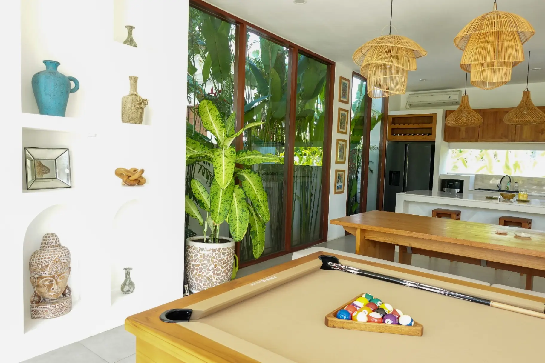 1-Bedroom Villa with Balcony Overlooking Rice Fields in Cepaka — image 1