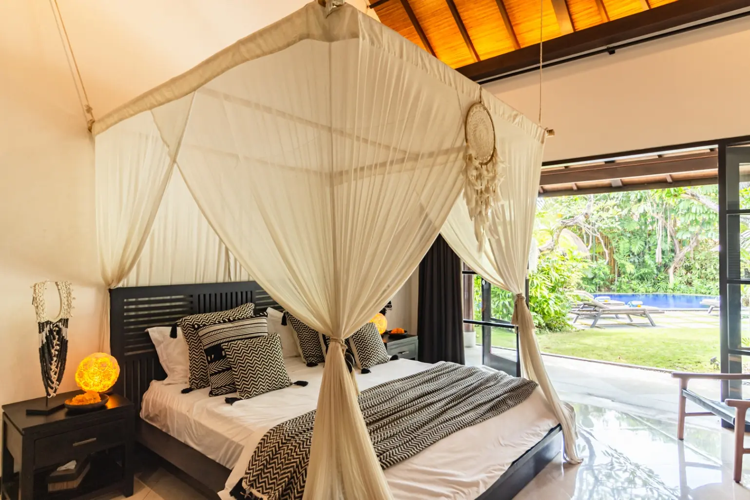 *PROMO* Tropical 3 Bd Villa with office & parking — image 3