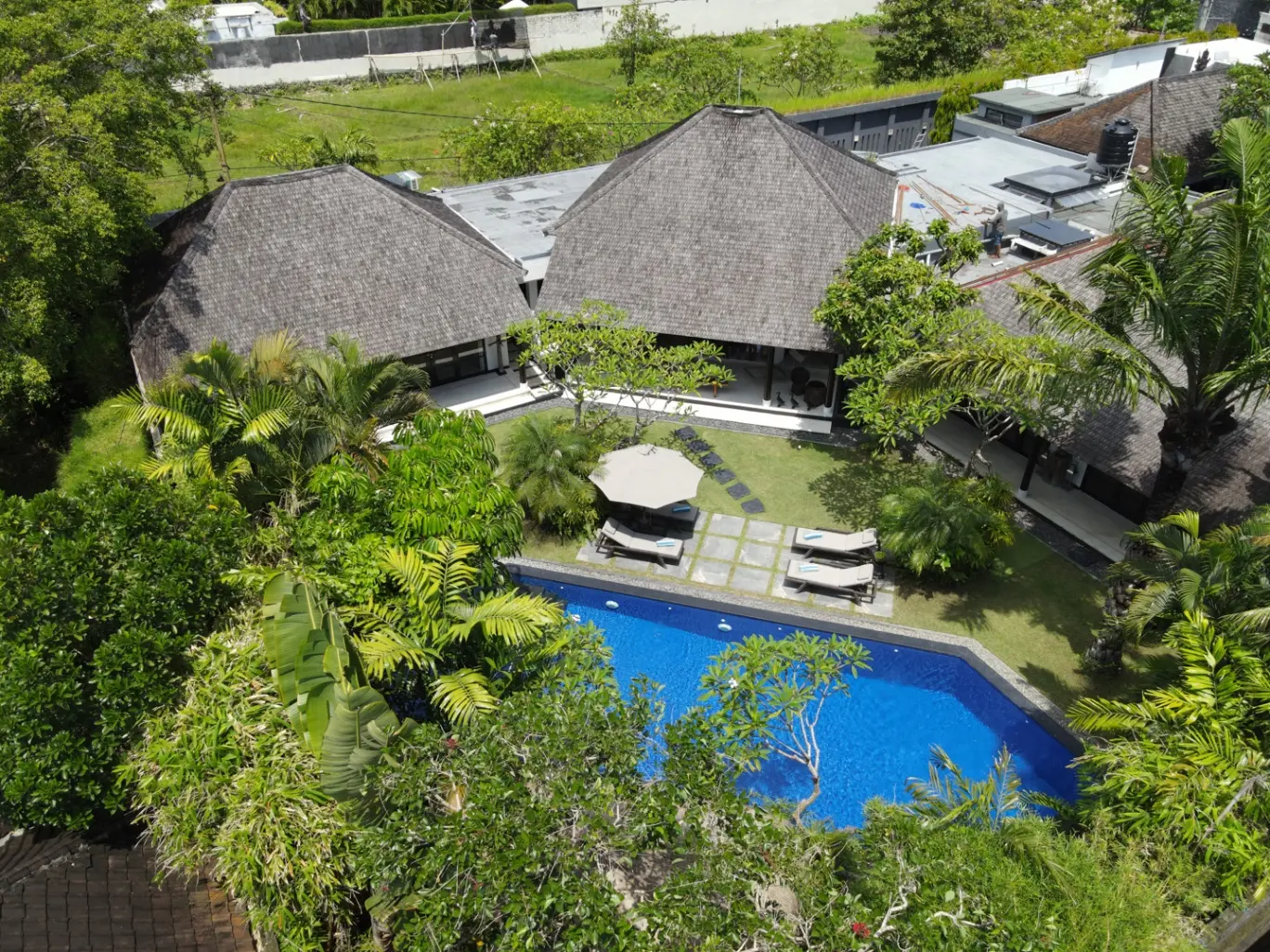 *PROMO* Tropical 3 Bd Villa with office & parking — image 1