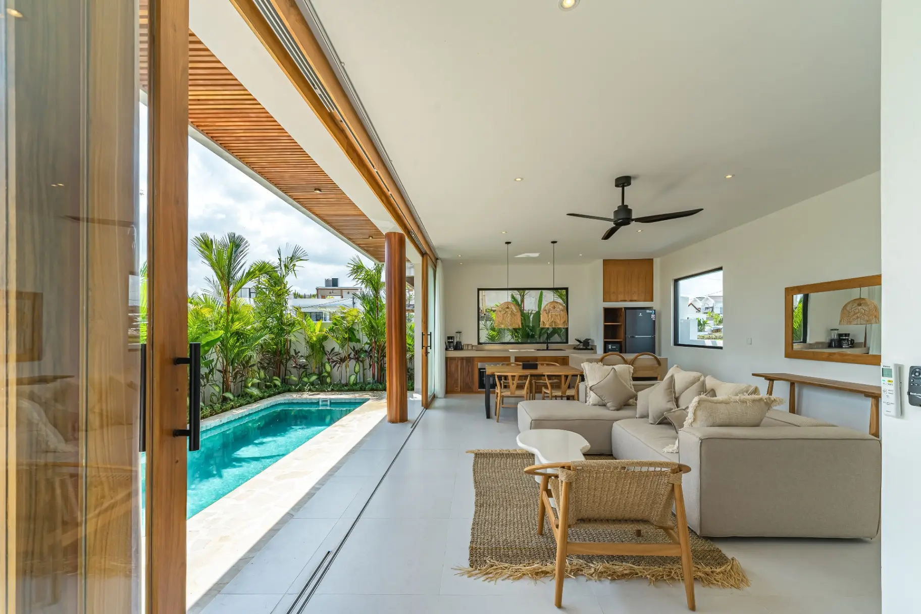 Terra Calma : New Stylish 2BR Villa 5 Mins to Seseh Beach! — image 3