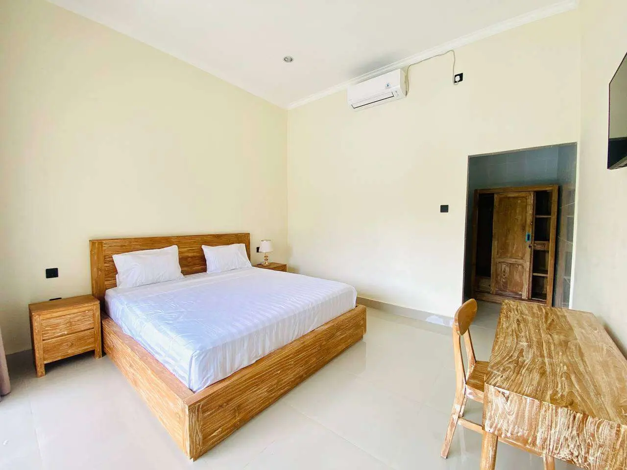SPACIOUS 8-BEDROOM BALINESE GUEST HOUSE WITH POOL IN PADONAN – AF364 — image 4