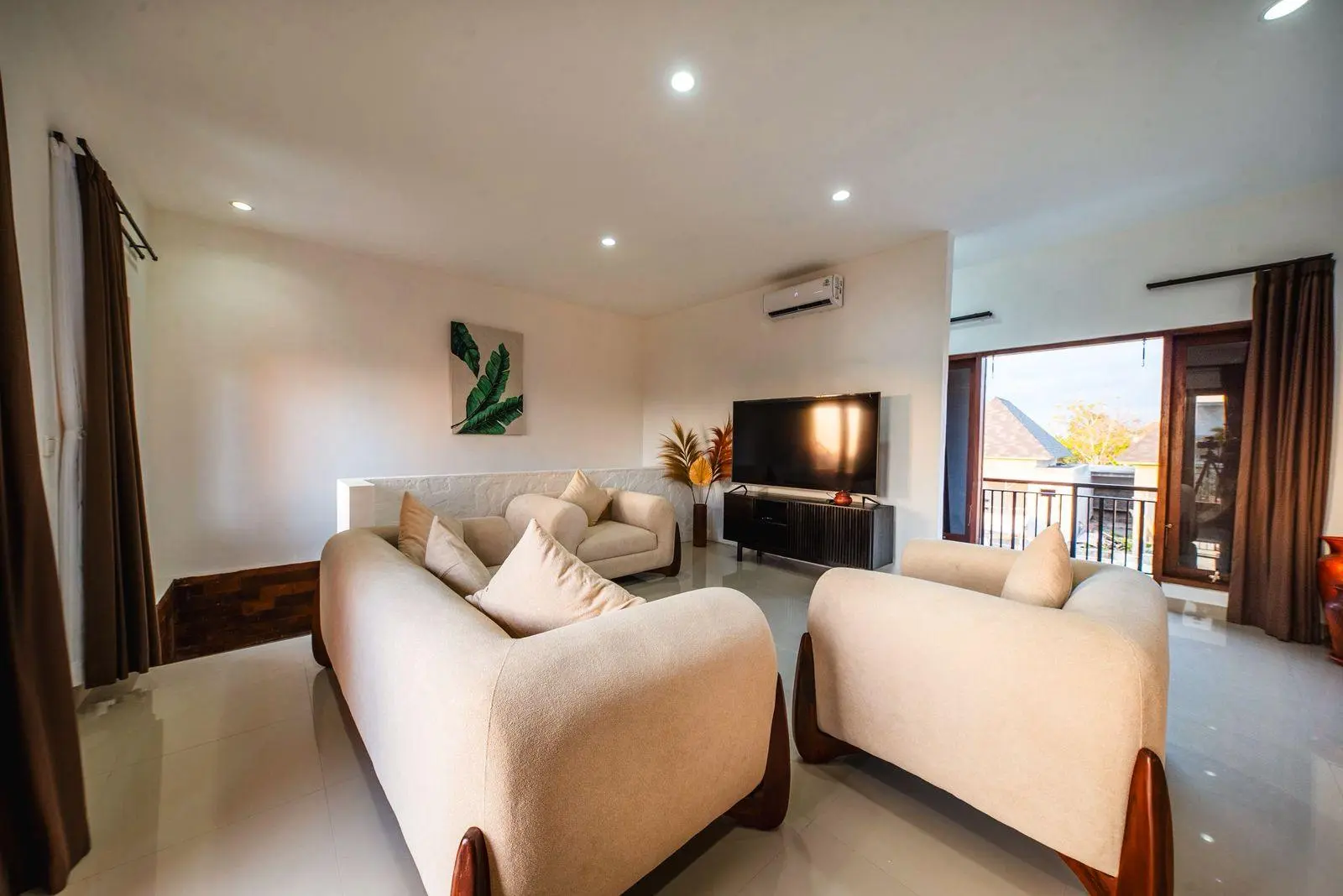 3 Bedrooms Moroccan Villa Style in Secludes Oasis Nyanyi Area - AR15 — image 2