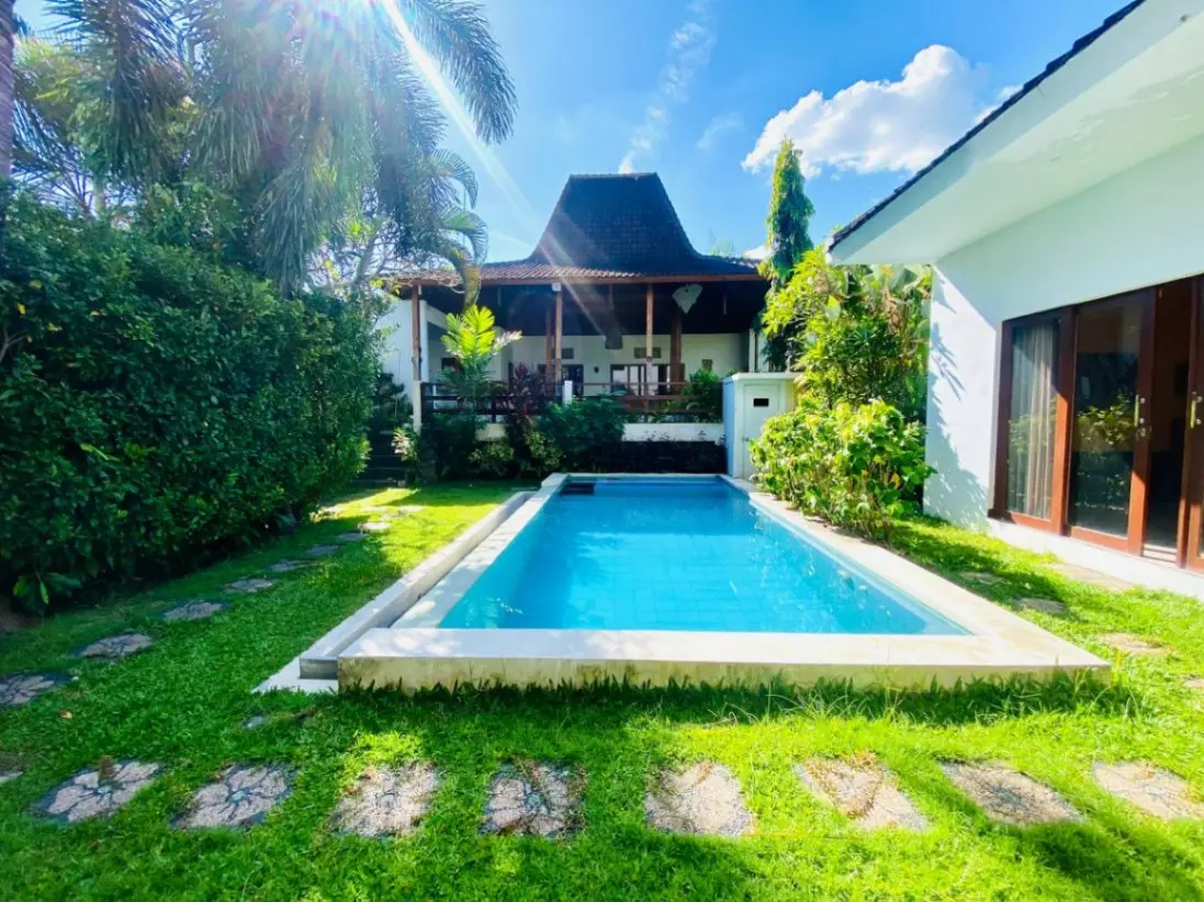 3 BEDROOM VILLA JOGLO-STYLE VILLA IN CANGGU PADANG LINJONG – AF378