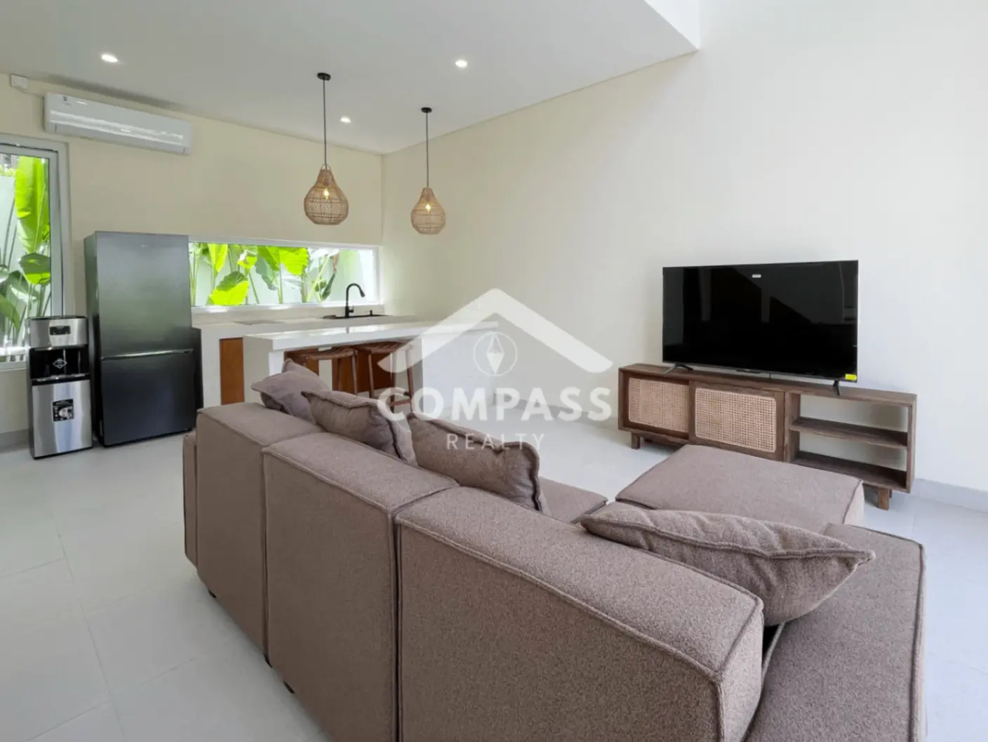Brand New Loft Walking Distance to the Beach — image 1