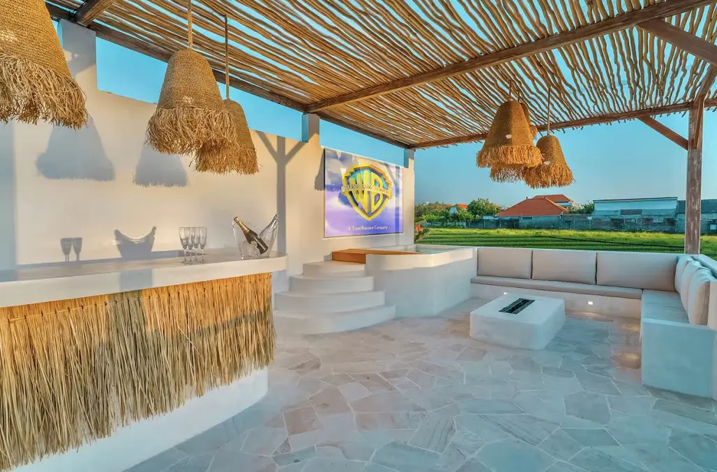 3 BEDROOMS VILLA 5 MINUTES TO ECHO BEACH – YO148 — image 1