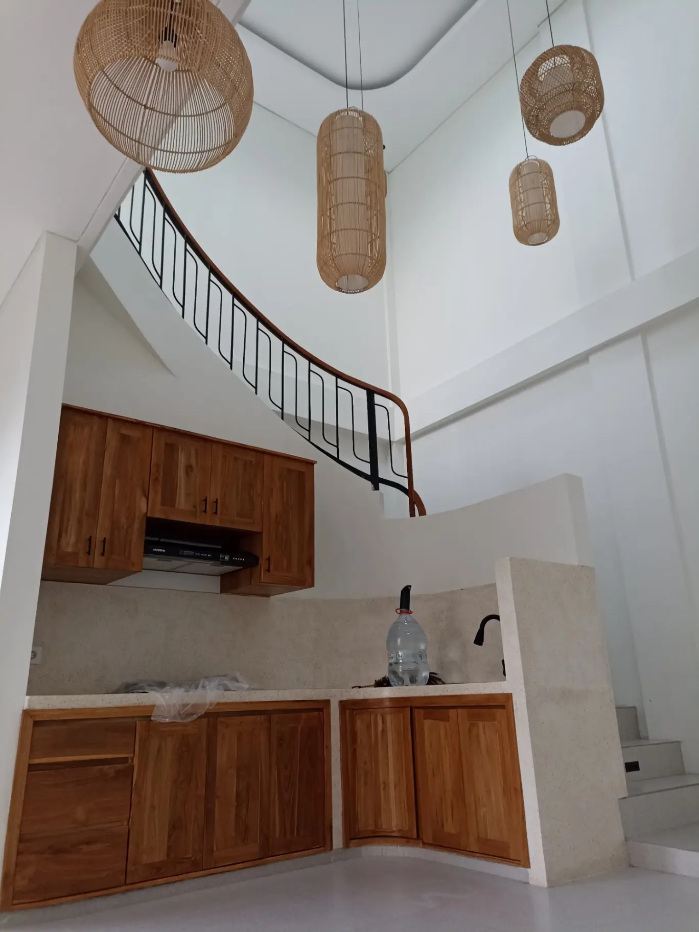 Brand new semi furnished villa with rice field view in Pererenan — image 1
