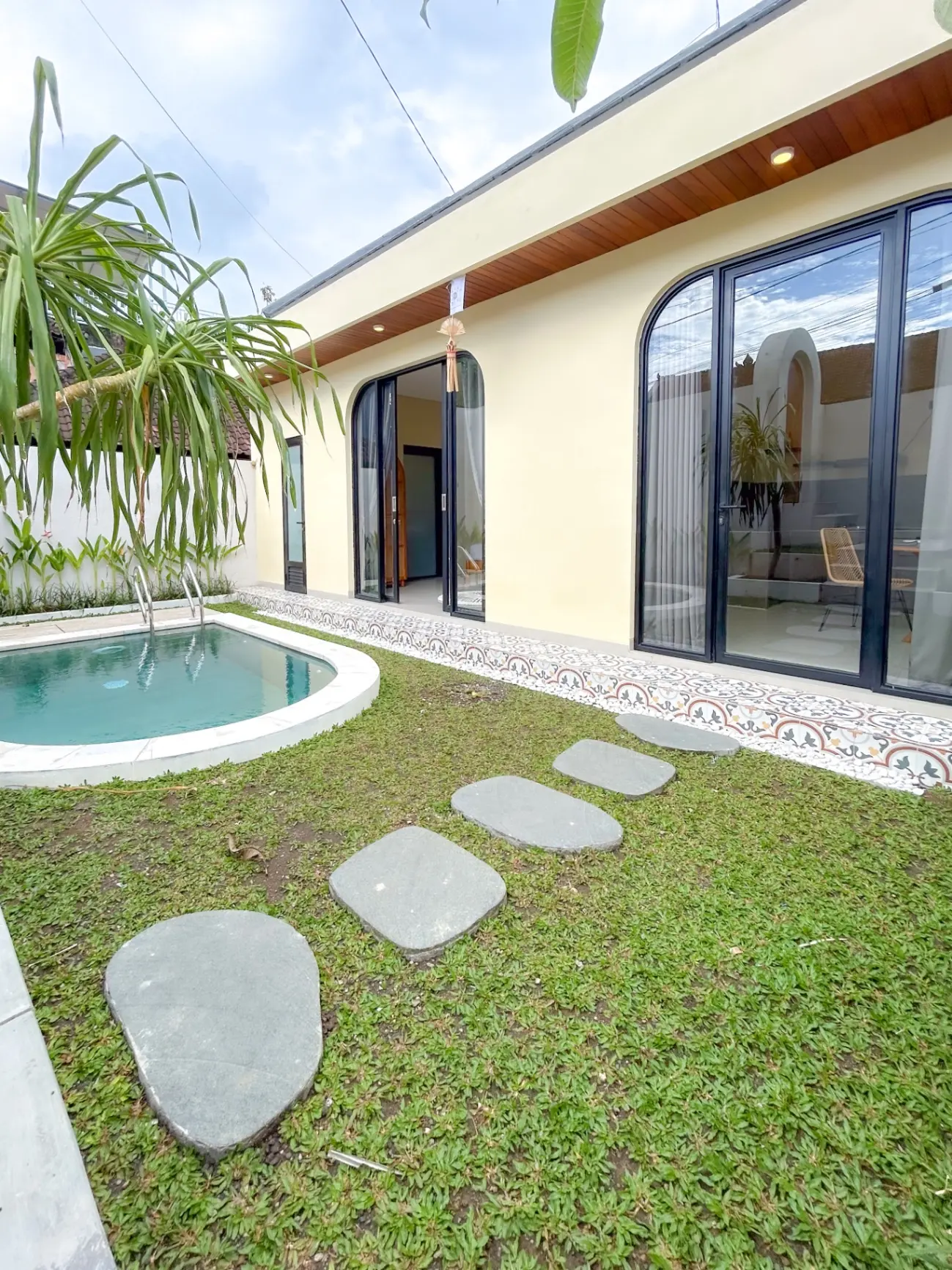 1BD Escape Green Villa Close to the Beach — image 4