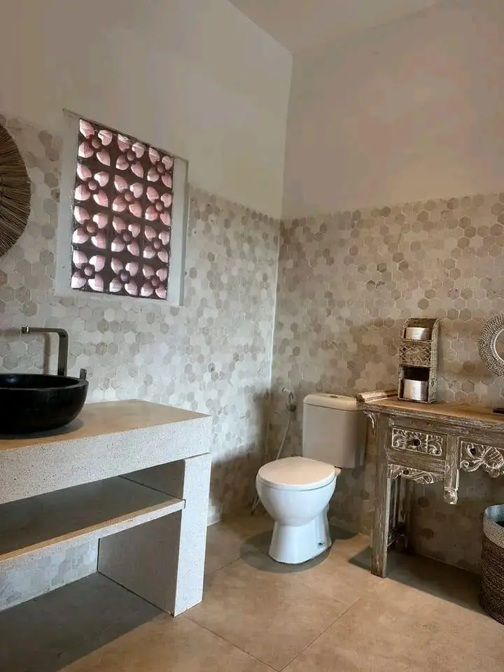 Villa 4 bedrooms for rent In Bumbak Umalas — image 4