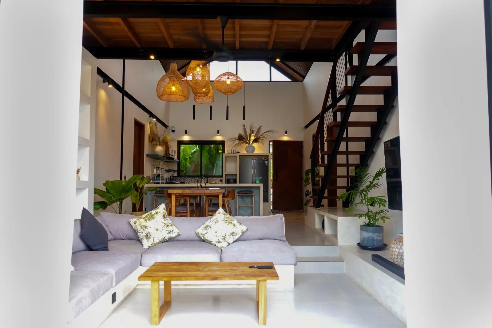 2-Bedroom Villa with Scenic Views & Quiet Ambience in Kaba-Kaba — image 3