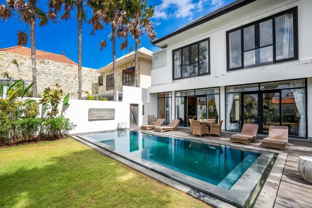 Stay Close to Everything in Seminyak – Modern Pool Villa for Rent! — image 1