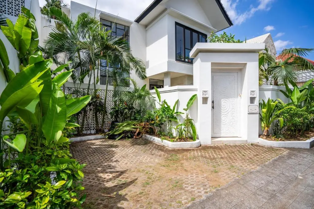 Stay Close to Everything in Seminyak – Modern Pool Villa for Rent! — image 2