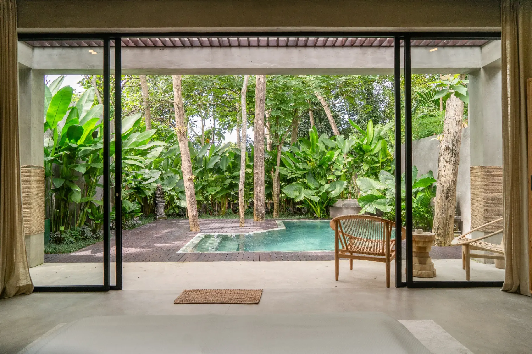 Luxurious Jungle View 1BR Villa for Your Escape — image 3