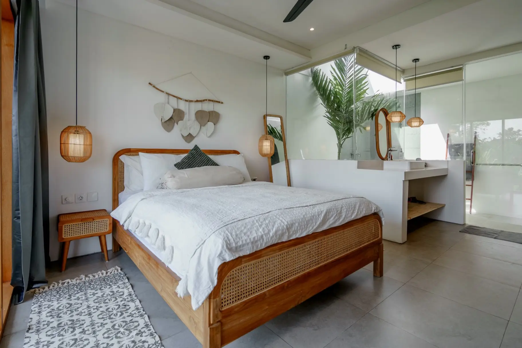 Octo 4 | Modern Villa with Pool & Rice Field View — image 4