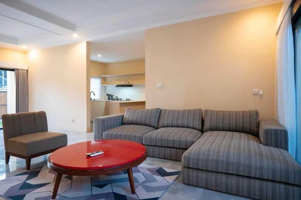 2 BEDROOM MODERN MINIMALIST VILLA FOR RENT IN HEART SEMINYAK – IB38 — image 2