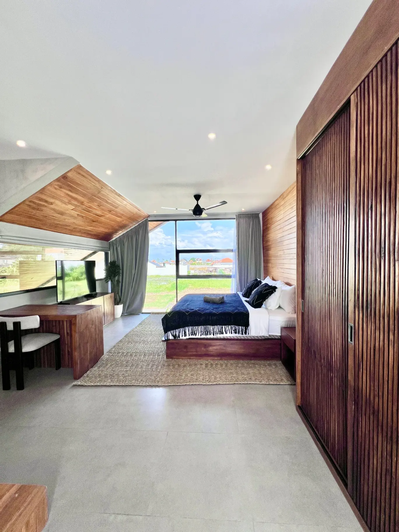 2BR Modern Villa Walking Distance to Seseh Beach