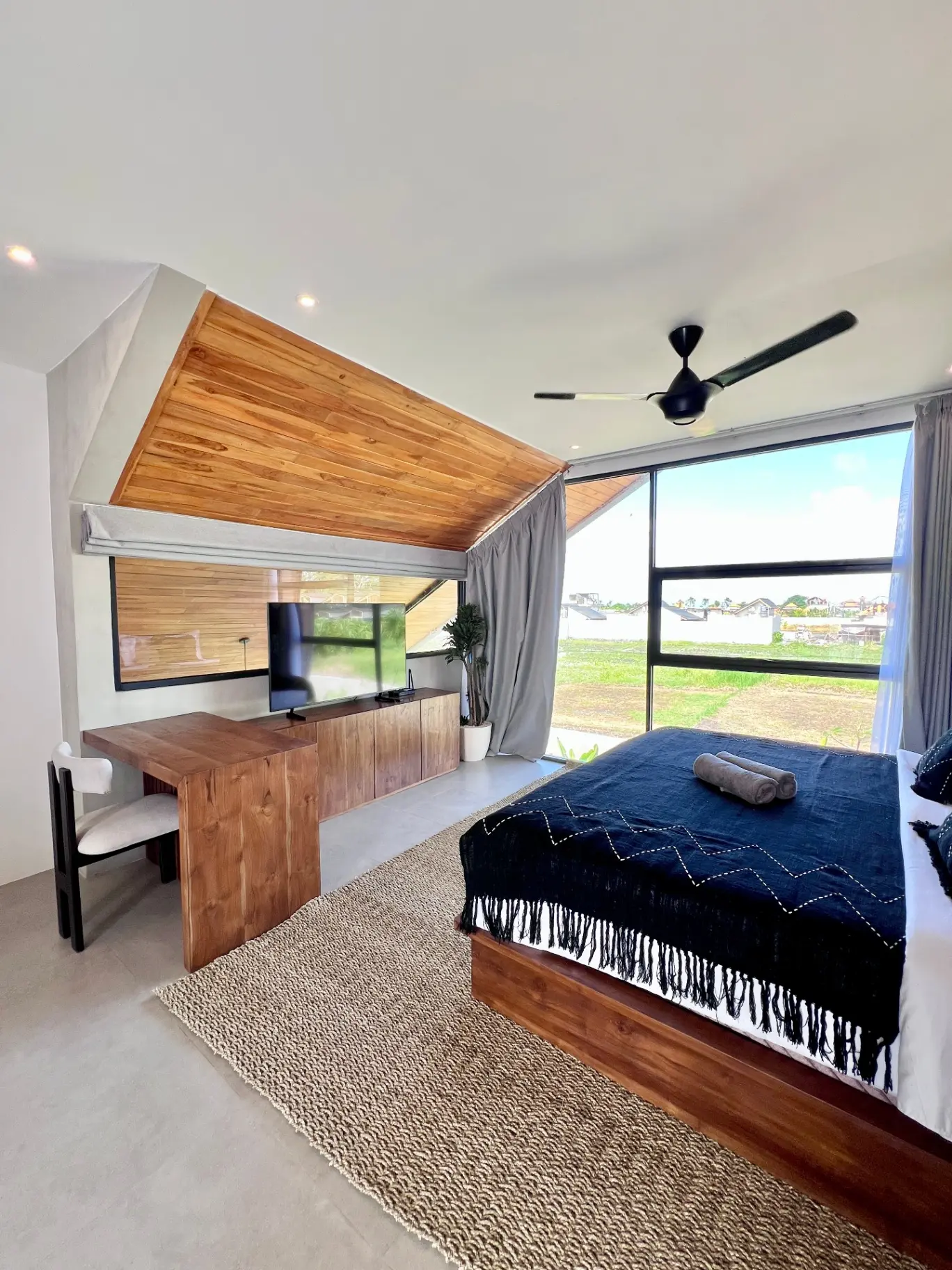 2BR Modern Villa Walking Distance to Seseh Beach — image 2