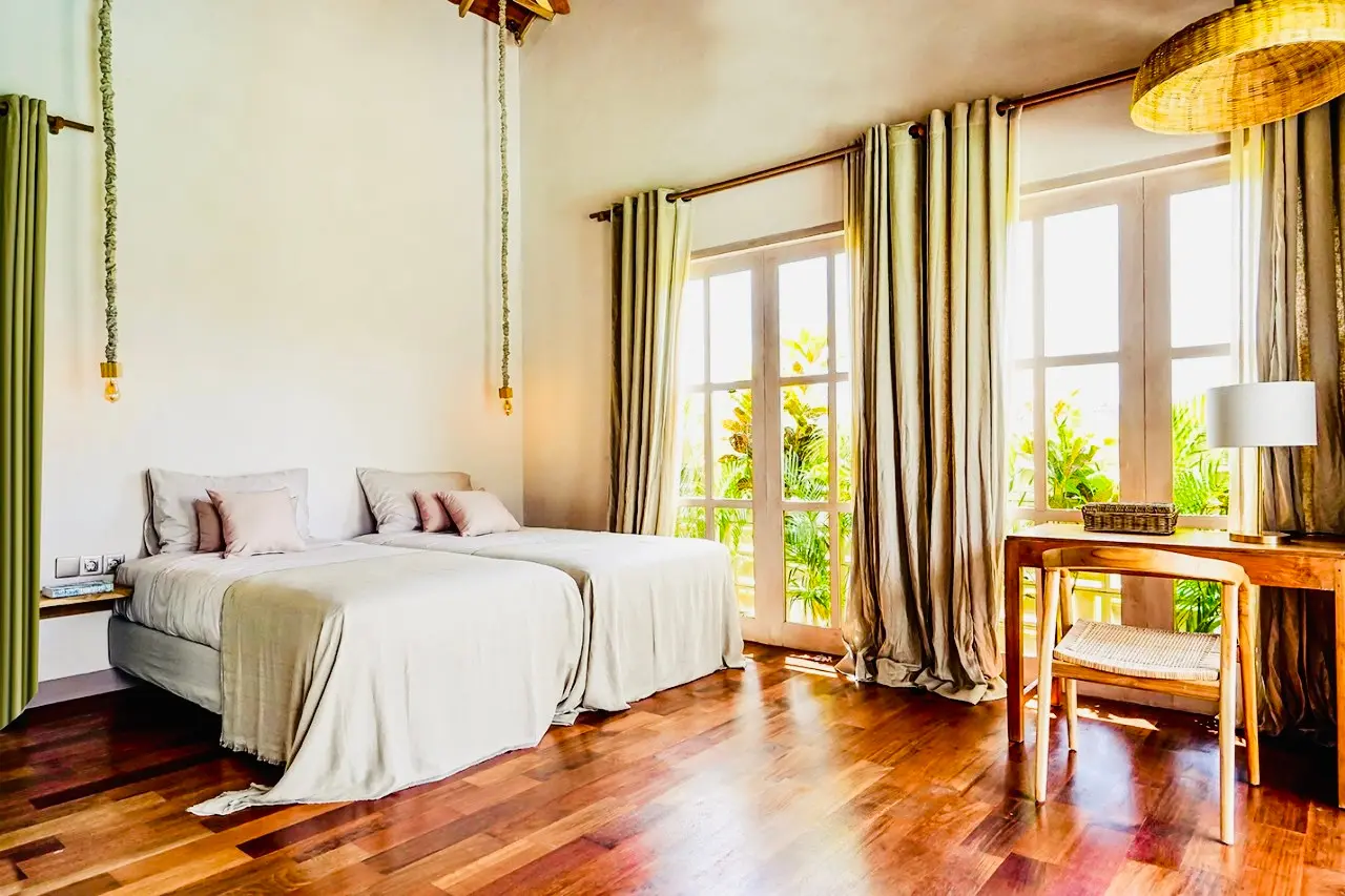 CHARMING 3-BEDROOM WOODEN VILLA IN BERAWA – YO155A — image 4