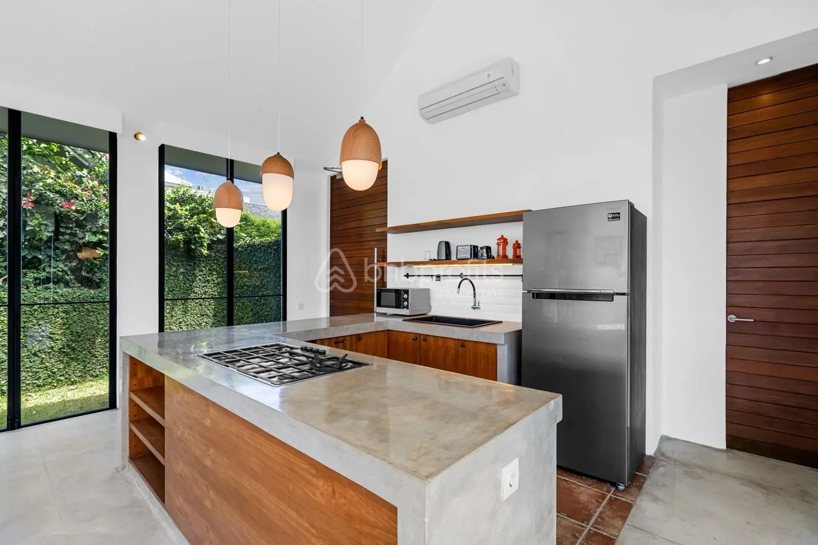 Stylish 3-Bedroom Villa in the Heart of Berawa — image 2