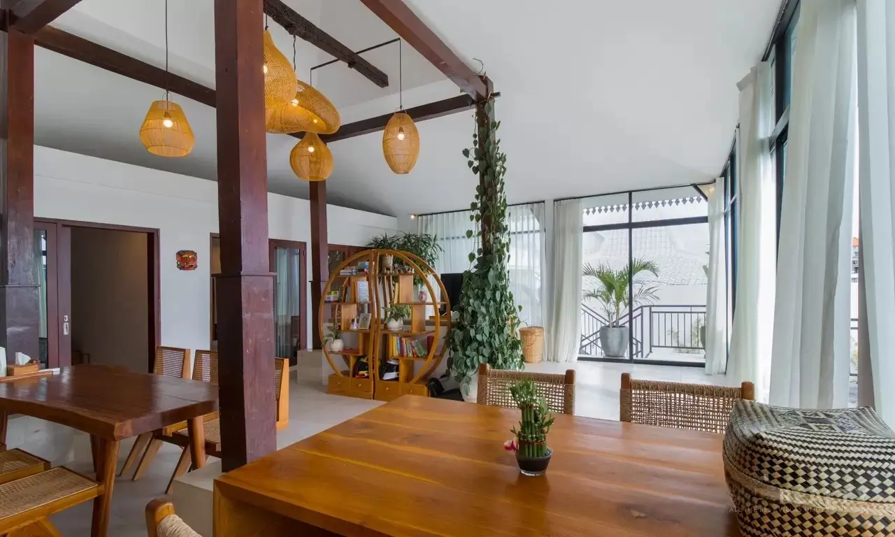 4 bedroom spacious villa in Canggu with rooftop — image 1