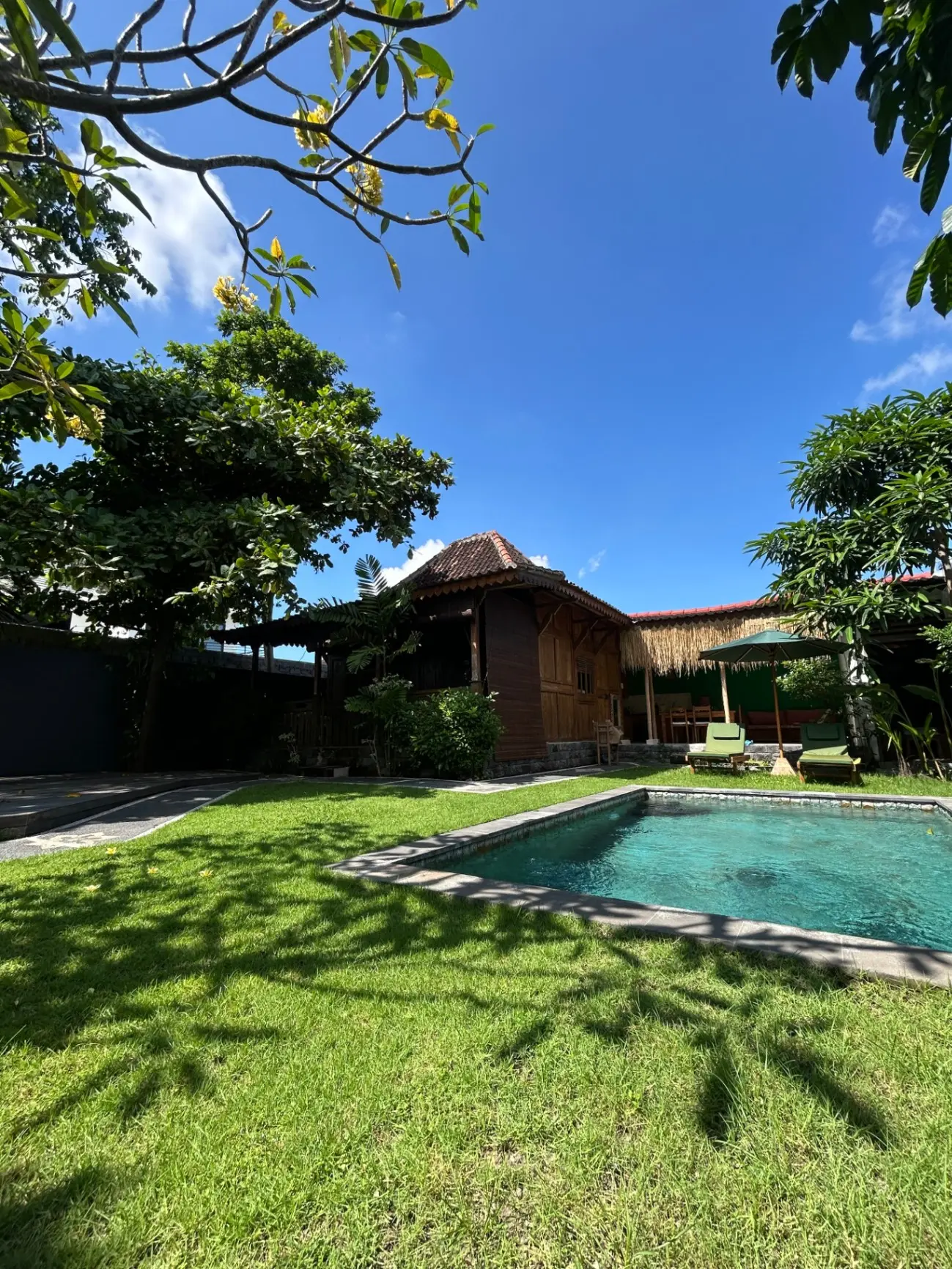 2BR PRIVATE POOL ° BIG GARDEN ° YOGA DECKING ° PETS ALLOWED — image 2