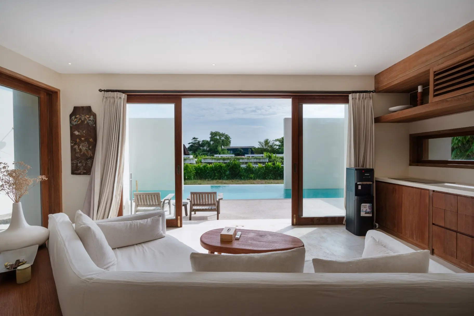 The Cube - Sophisticated 2BR Canggu | Pool Near Echo Beach — image 3