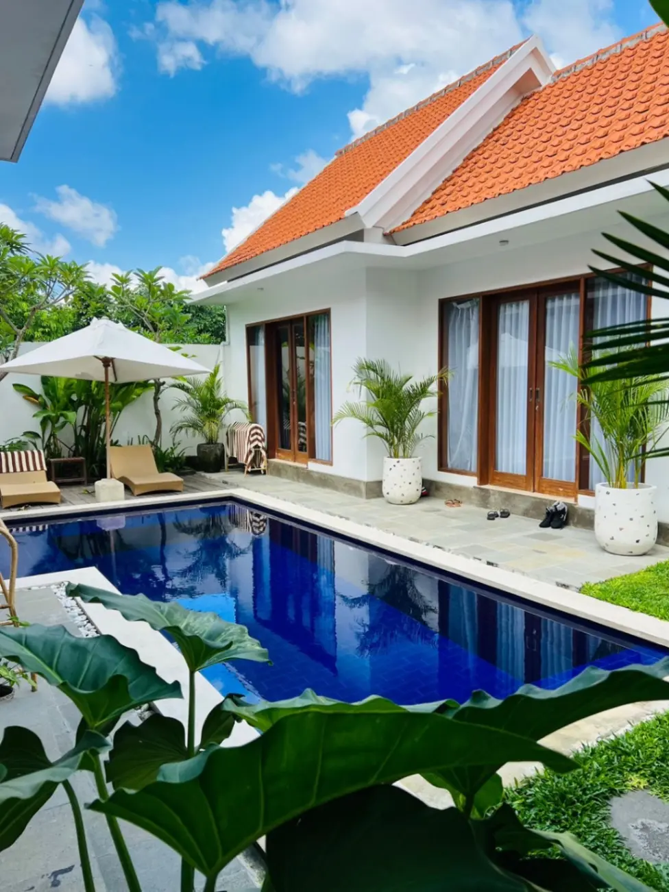 ROOM FOR RENT IN SHARED VILLA - BUMBAK UMALAS — image 1