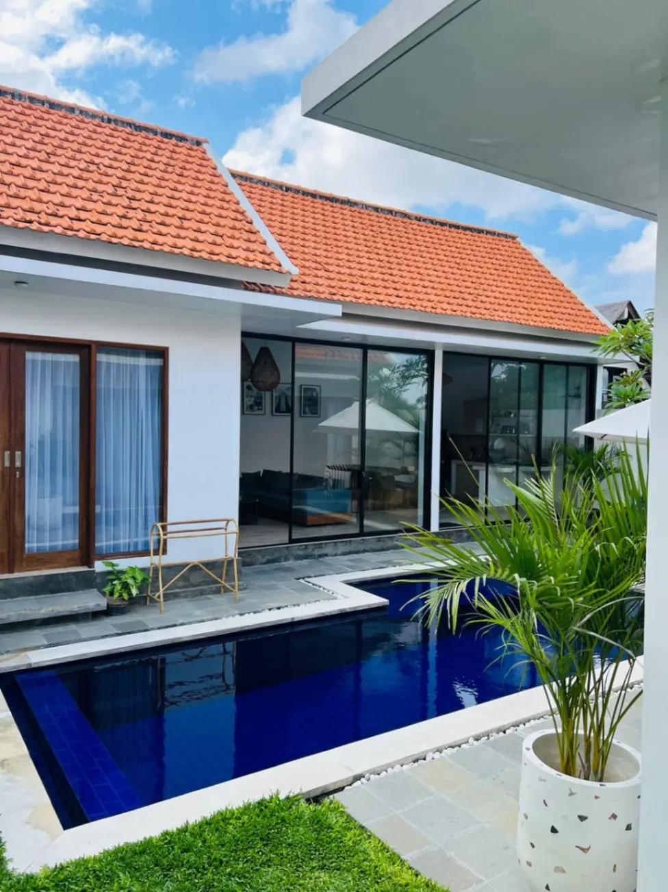 ROOM FOR RENT IN SHARED VILLA - BUMBAK UMALAS — image 2