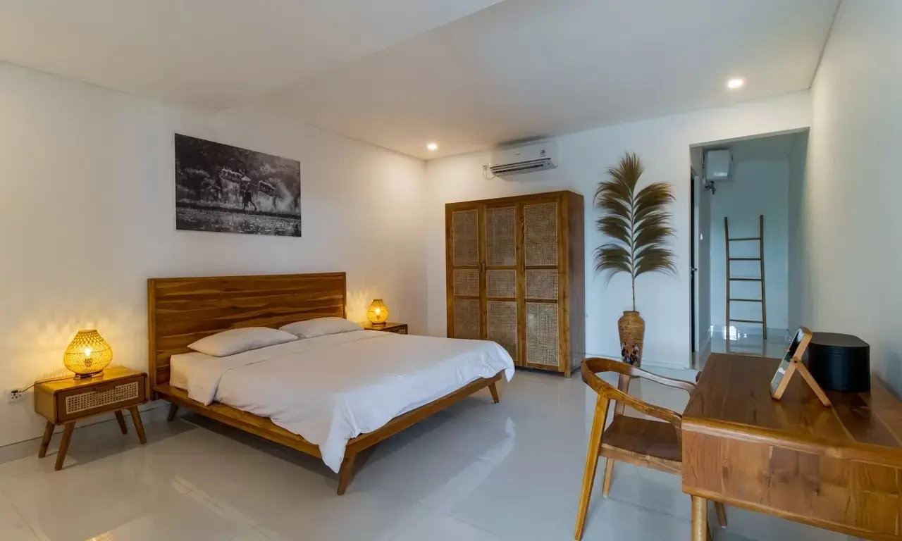 Room in shared 4 bedroom villa — image 2