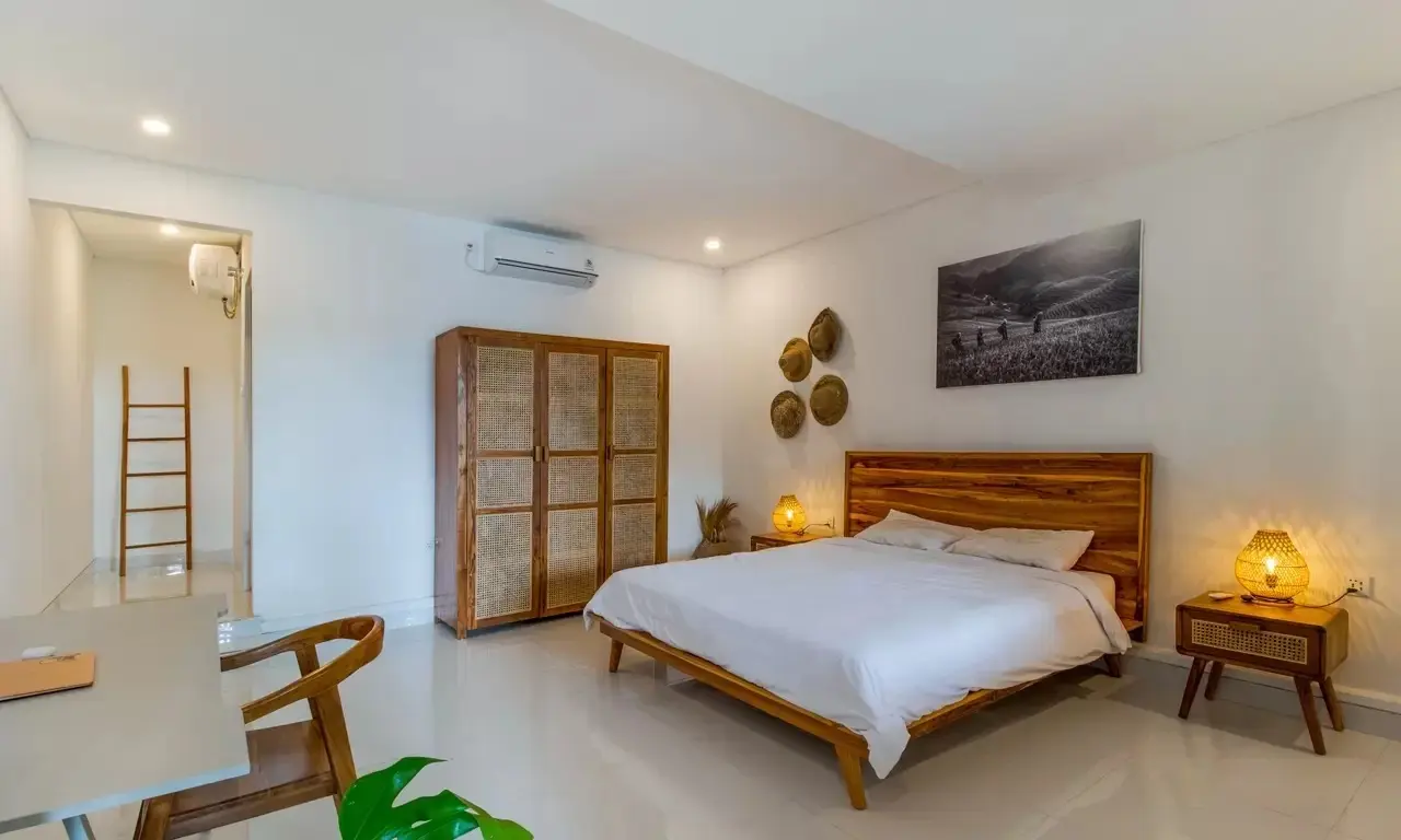 Room in shared 4 bedroom villa — image 1