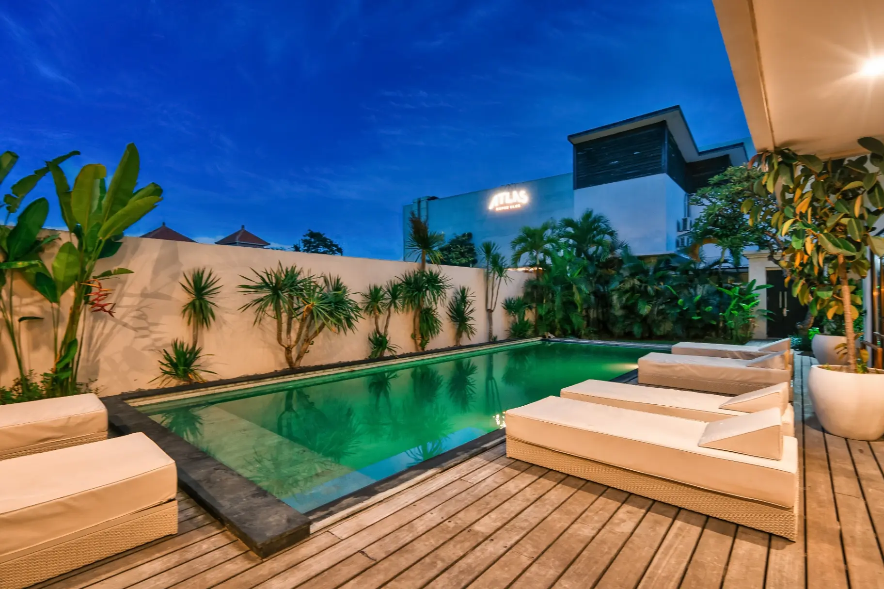 5BR Lux Beachside Villa w/ Pool & Patio in Canggu — image 3