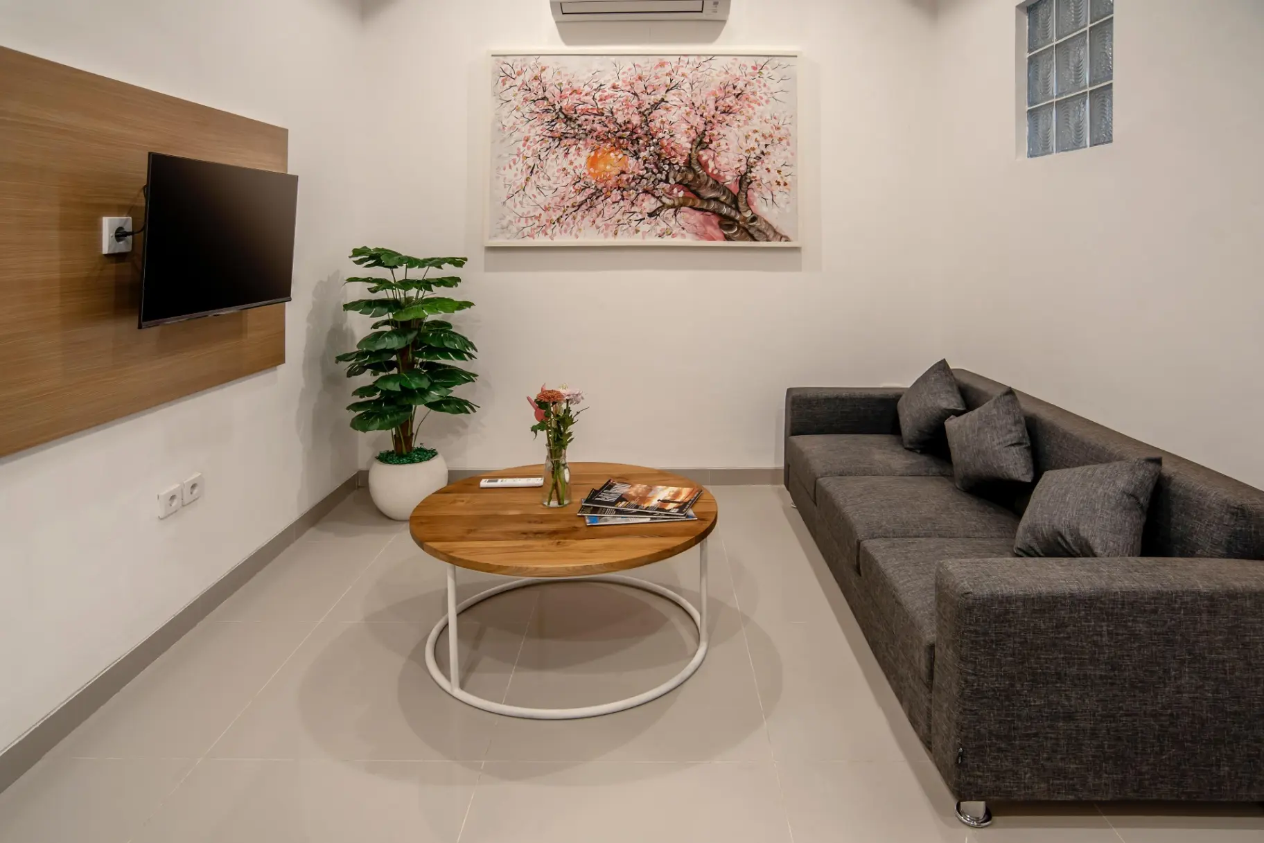 New 1BR Modern & Stylish Apartment in Berawa Heart — image 1