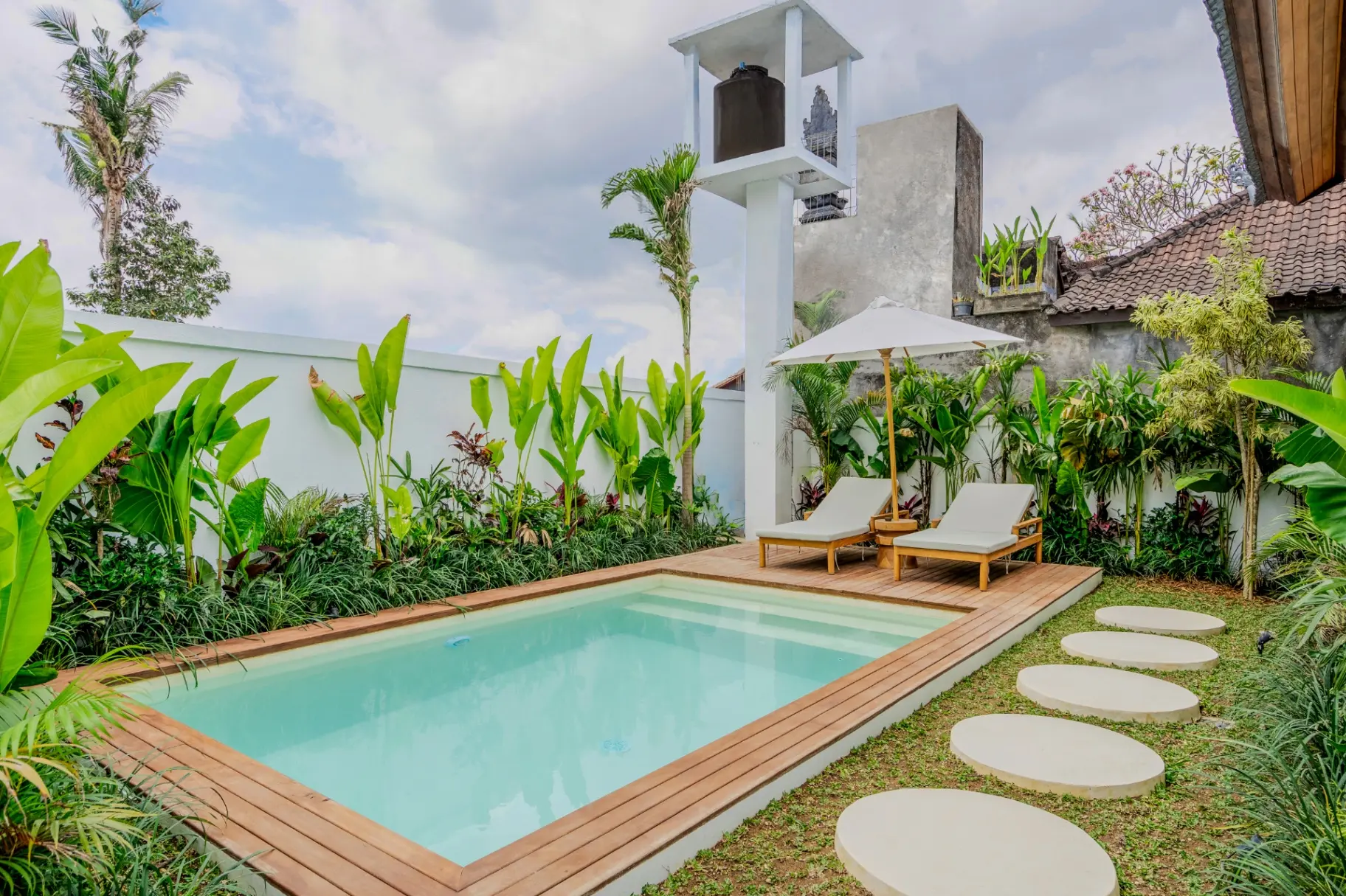 Alpha - Central Ubud Refined 1BR Villa - Pool & Bathtub — image 1