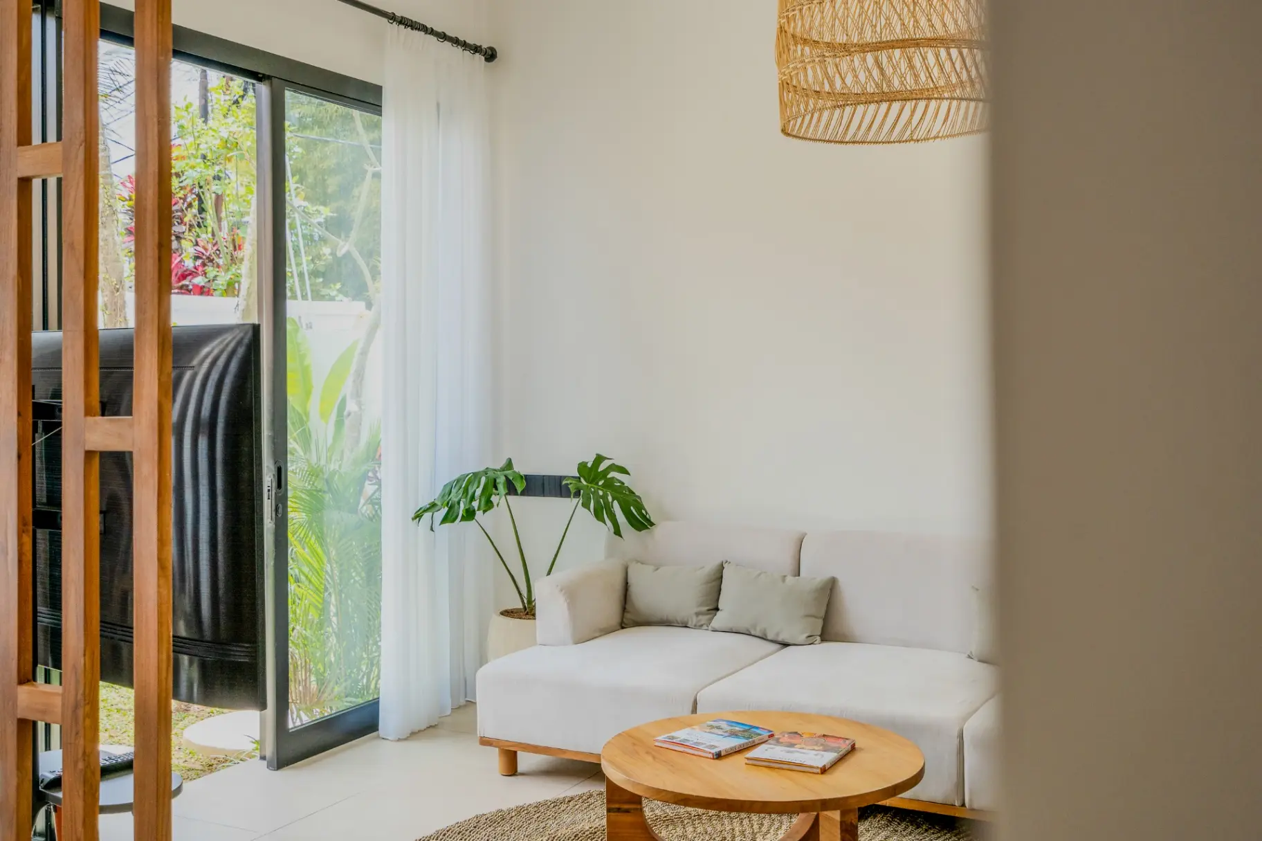 Alpha - Central Ubud Refined 1BR Villa - Pool & Bathtub — image 3