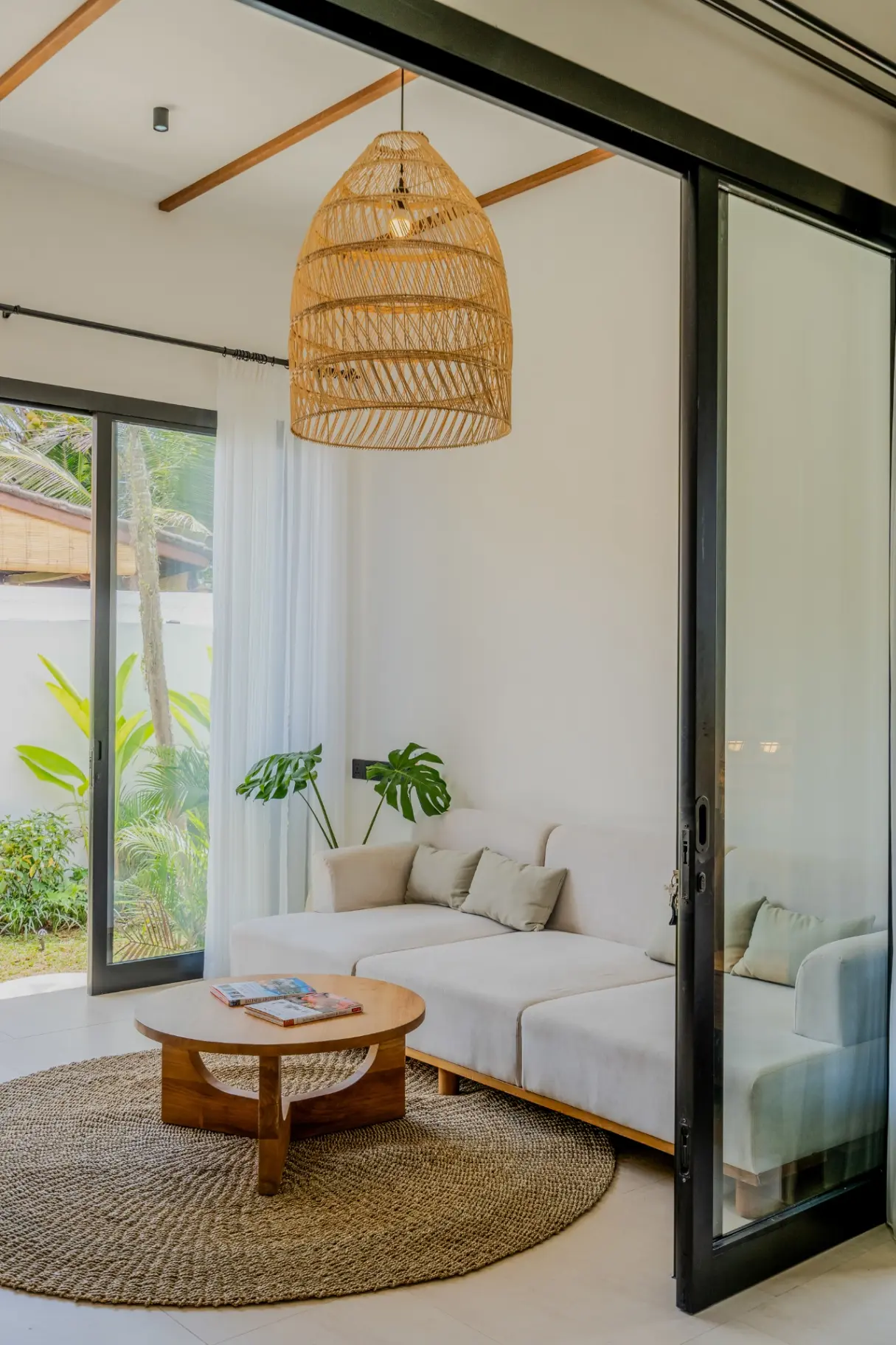 Alpha - Central Ubud Refined 1BR Villa - Pool & Bathtub — image 4