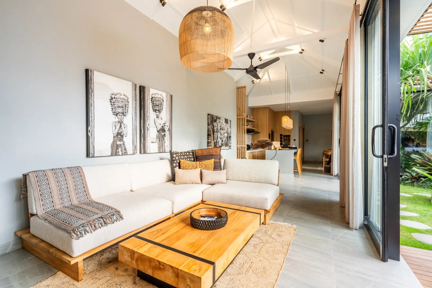 Jimbaran Luxury 3BR Villa with Private Pool Grill — image 3