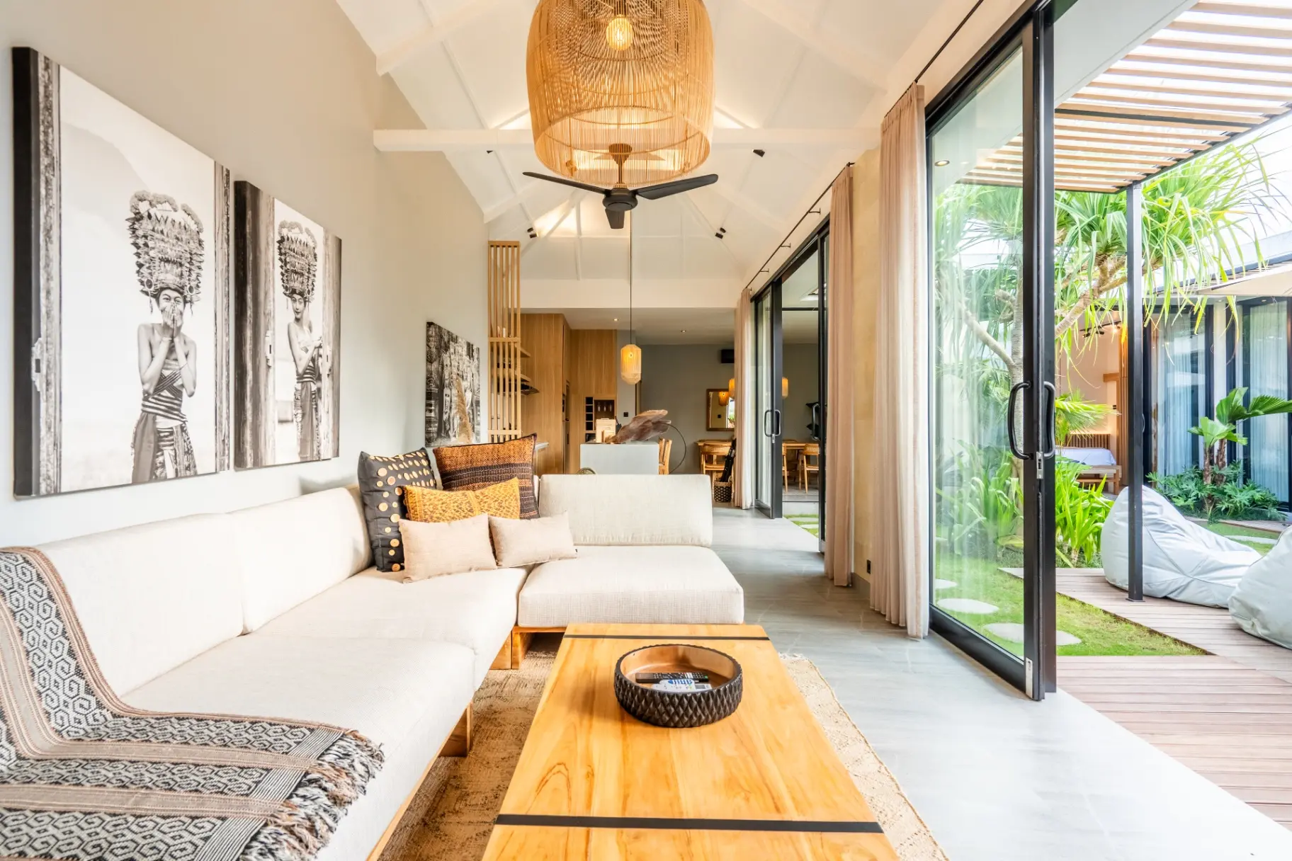 Jimbaran Luxury 3BR Villa with Private Pool Grill — image 4